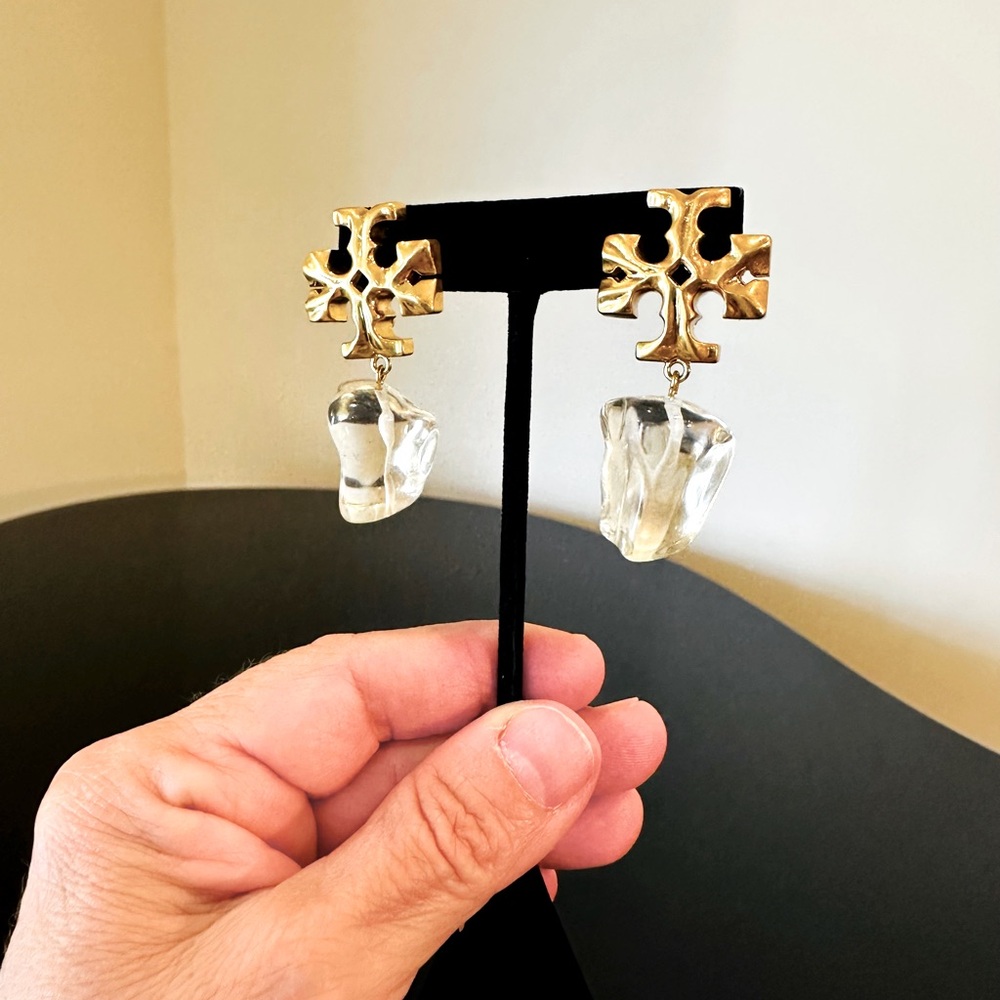 Tory Burch NWT Authentic luxury runway couture RARE logo resin drop earring - Picture 12 of 14